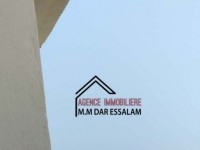 deux maisons près de la mer