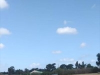 terrain près de la route principale terrain près de la route principale