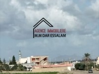 terrain sur la route principale terrain sur la route principale